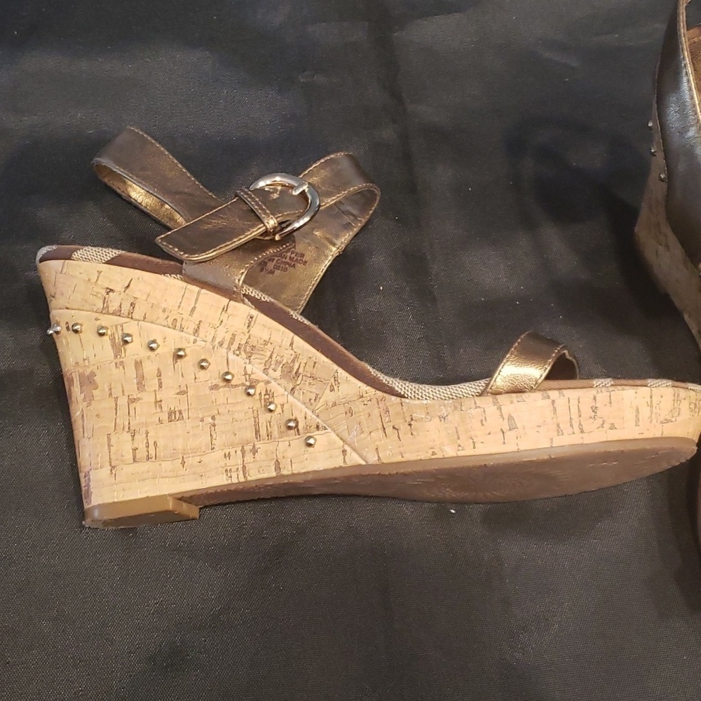 Anne Klein Finella cork heeled sandal in bronze - Picture 4 of 11